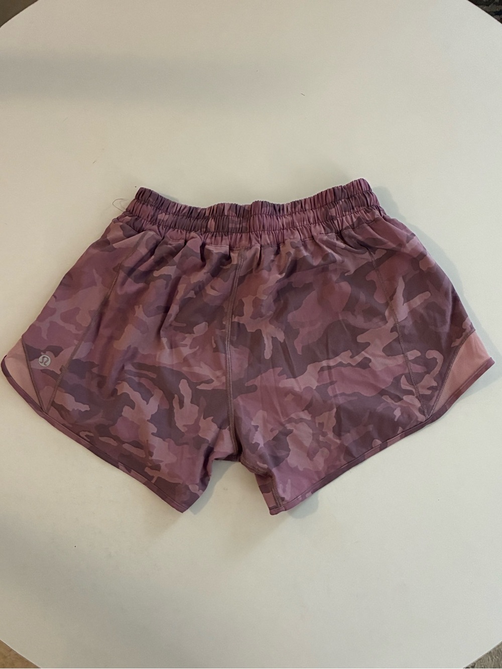 Lululemon Shorts Womens 6 Camo Gym Athletic Activewear Running Sportswear